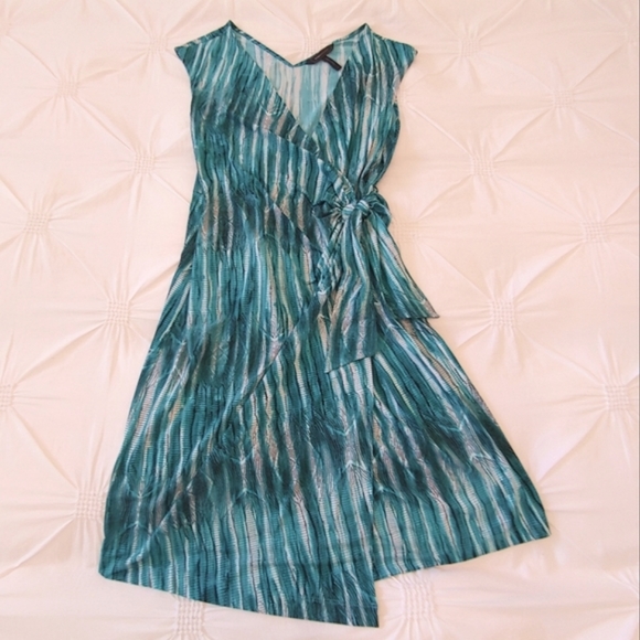 BCBG Maxazria marian teal cyan combo printed crossover wrap midi dress. Size L - Picture 1 of 8
